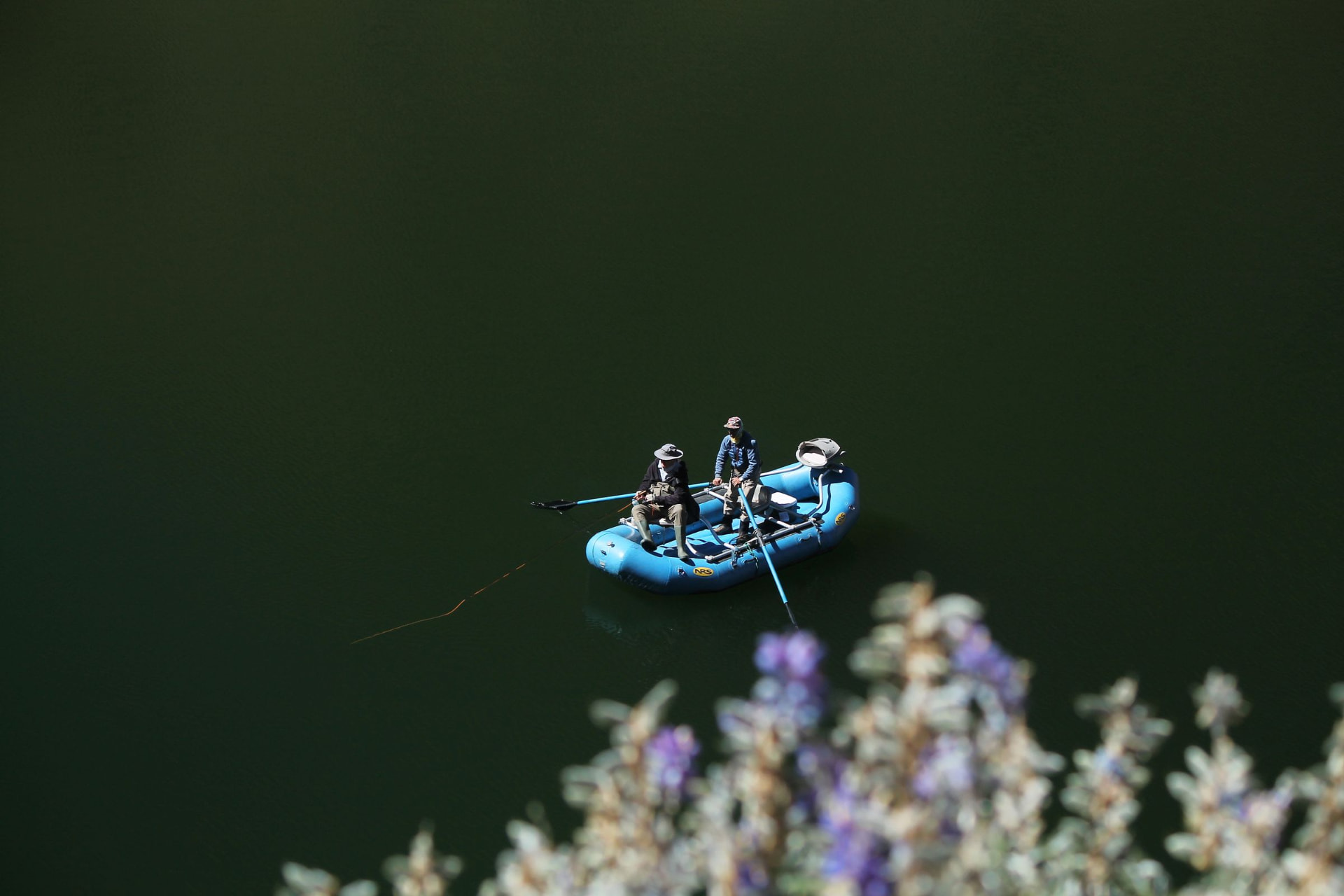 Pesca en remotas lagunas de los Andes