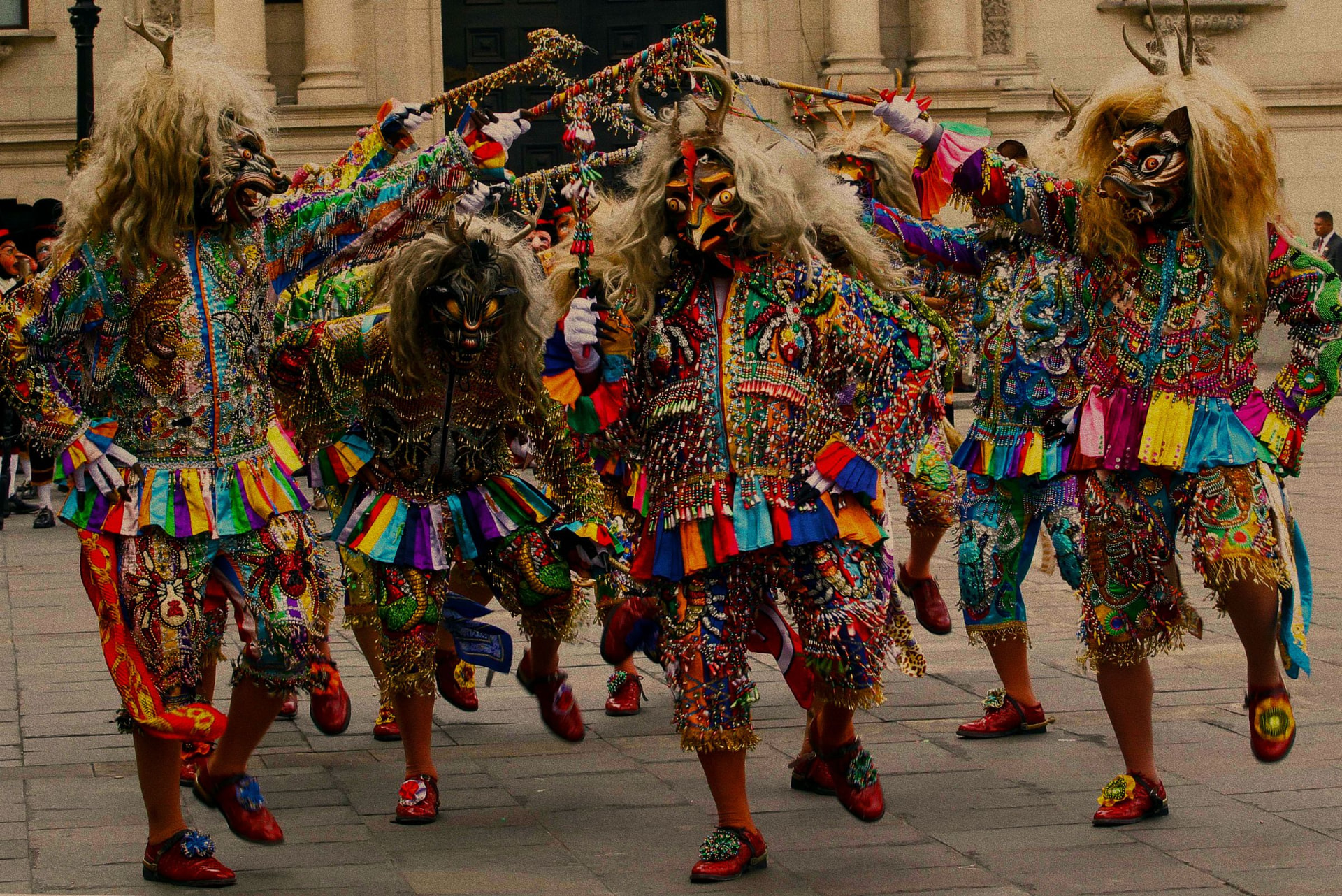 Danzando con los Saqras