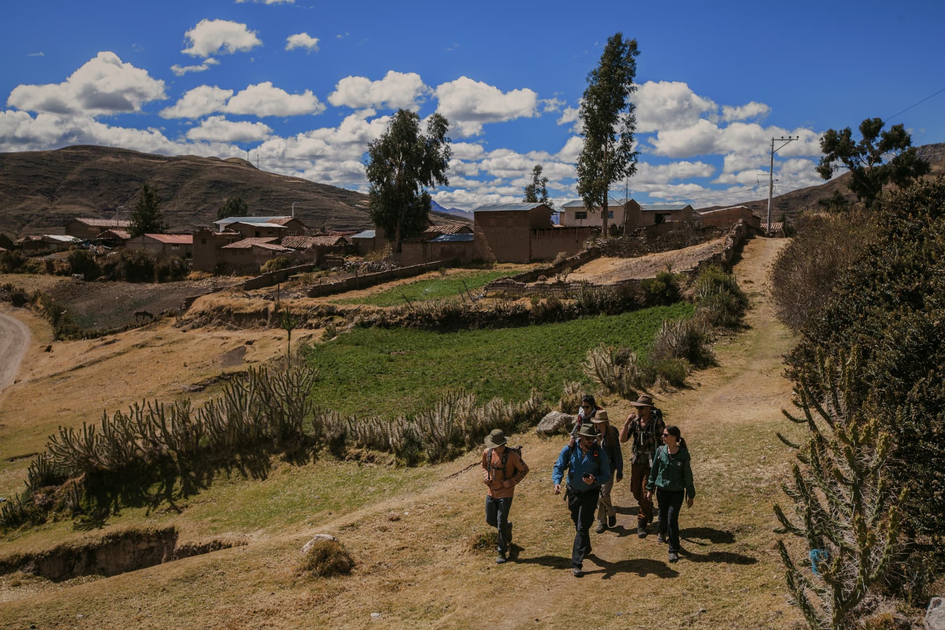 Caminata por un pueblo andino